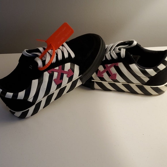 Off-White sneakers - Picture 1 of 16